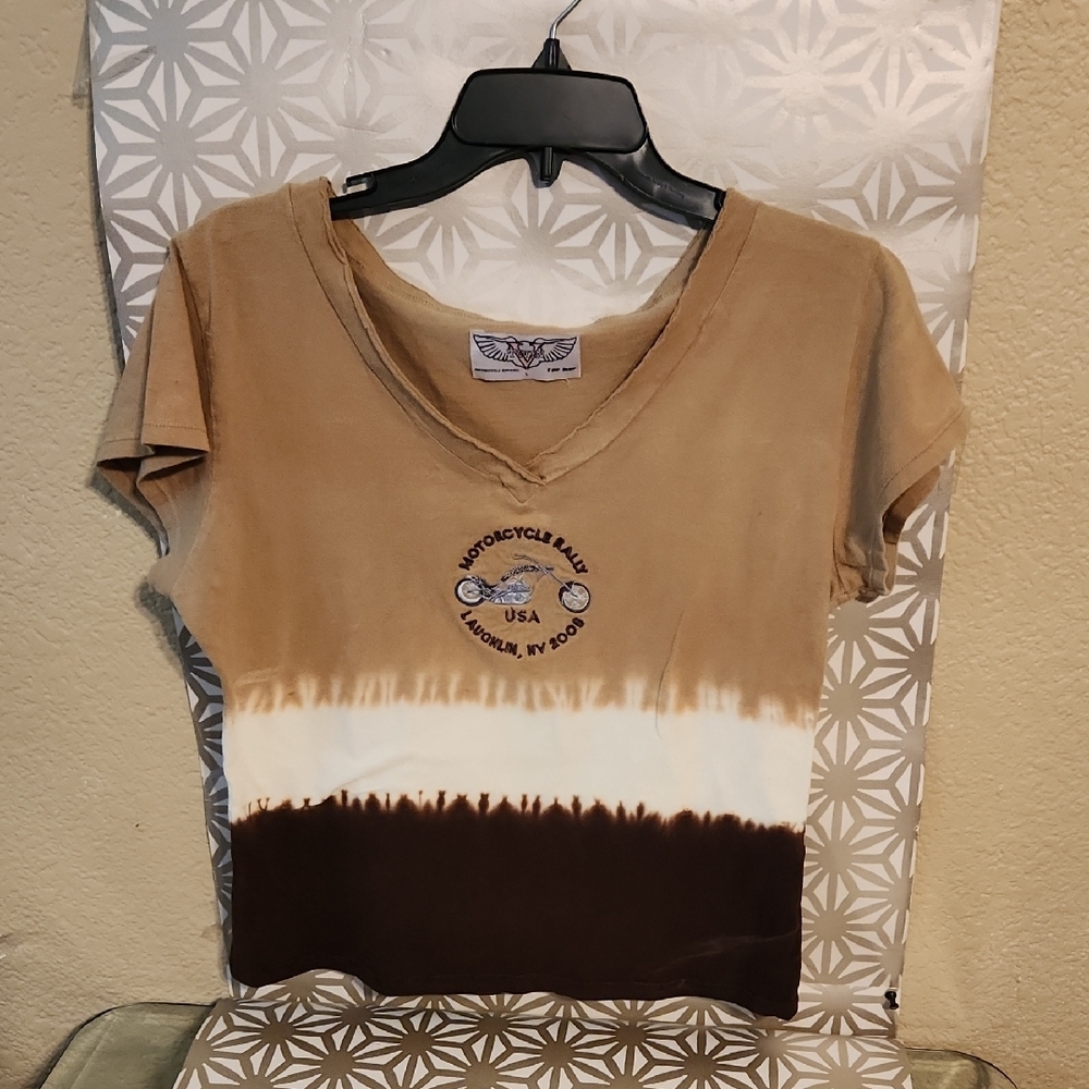 Tan and White Fitted Graphic Short Sleeve T-Shirt